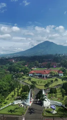 Cuma di menginap di Easton bisa liat bandung dan kampus ipdn seindah ini #promostaycation #apartemenbandung #apartemenmurah #menginapmurah #kampusipdnjatinangor #penginapanbandung 