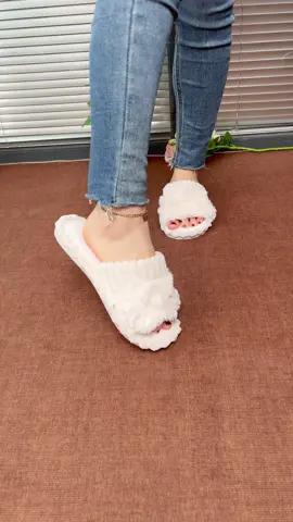 Wow,cute plush slipper,so like it!!💗💗#womenshoes #tiktokmademebuyit #trendyshoes #spotlightfinds #comfyshoes #tiktokshopcreatorpicks #casualstyle #lightweight #slippers #fashionslippers #flats #flatshoes #wintershoes #winterfashion 