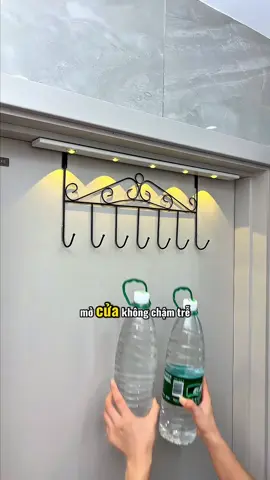 Móc treo cửa là nơi lý tưởng để treo túi xách, mũ và quần áo sau giờ làm việc. Có thể treo trên cửa phòng ngủ và phòng tắm!! #moctreoquanaosaucua #tienich #giadungnhatam #thietthuc #jizonguyen 