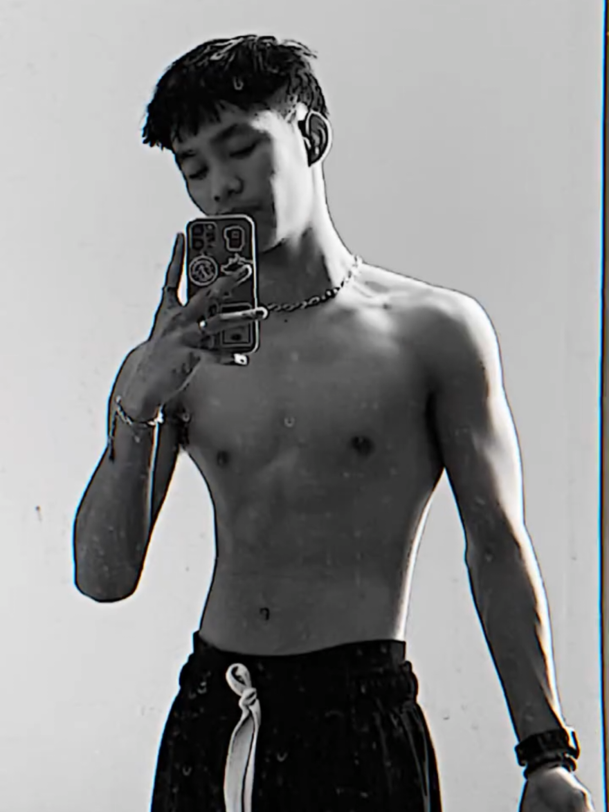 jangan di skip aura hyper nya kuat banget - boleh elus roti sobeknya gak bang @rikyfebriansyah22  #sixpack #gym #workout #cogan #coganrotisobek 
