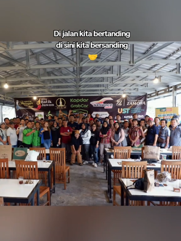 Lembah kalasan resto berada dipinggir jalan jogja solo km 14. tepatnya di alamat Bendan, Tirtomartani, Kec. Kalasan, Kabupaten Sleman, Daerah Istimewa Yogyakarta. Resto ini salah satu recommended bagi yang ingin mengadakan acara makan bersama keluarga, teman dan sebagainya.♥️   