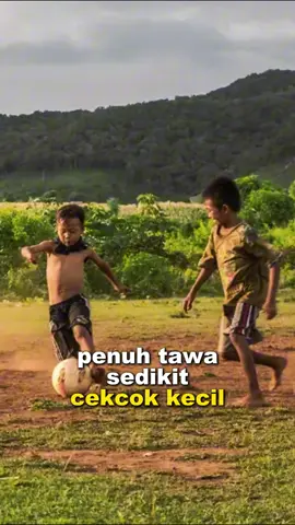 Ketika adzan magrib menjadi peluit akhir pertandingan sepak bola yang begitu indah!
