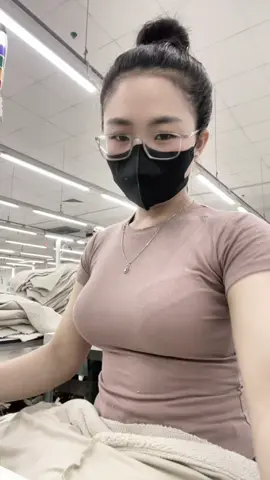Ghét cái cảnh công đoạn trước với sau mình đều có người phụ còn mình một mình một cựa vừa ứ hàng vừa bị dí hàng 😓#côngnhan #xuhuong 