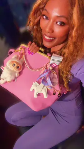 Ok let’s talk about this bag 👀… They said it’s supposed to be real leather. The inside? Definitely not suede, more like a soft microfiber fabric. The outside? Real leather? Split cowhide? 🤔 chile we’ll never know 😭😂 But what I do know is… she’s giving full-on Coach luxury vibes for $99 💅🏾✨ Removal shoulder strap. I was able to pack two outfits in this bag and still had room. Can work as a weekender. And baby, she’s already eating… but wait until I decorate her with my new Coach bag charms 😮‍💨👜 Store is Chicsparkbags 🛍️🛒. Oh, and they sell a limited number of these a day at this price and usually sell out before noon FYI 👀🔥. The designer one is $700. #Coach#CoachInspiredh#CoachBagL#KissLocks#OversizedClutchok 