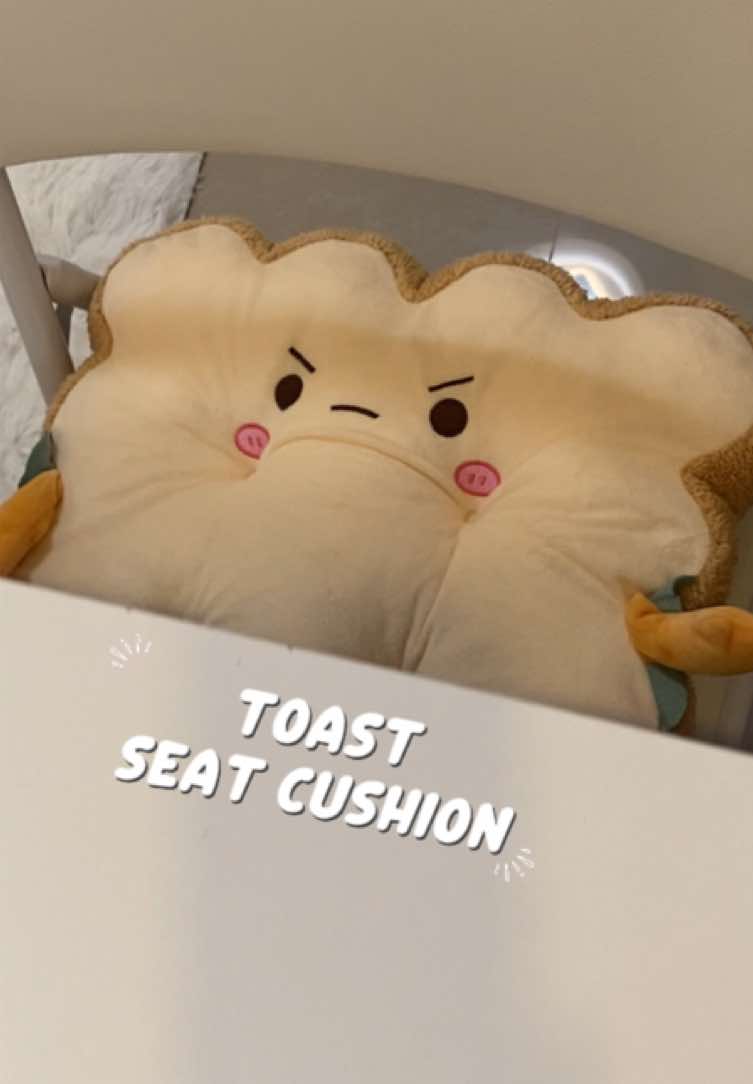Soooo cute this toast bread seat cushion 🍞🥹🥰 #toastseatcushion #breadseatcushion #seatcushion #cuteseatcushion 
