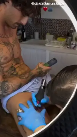 Uma nova tatuagem veio aí #damianodavid #damiano #maneskin 