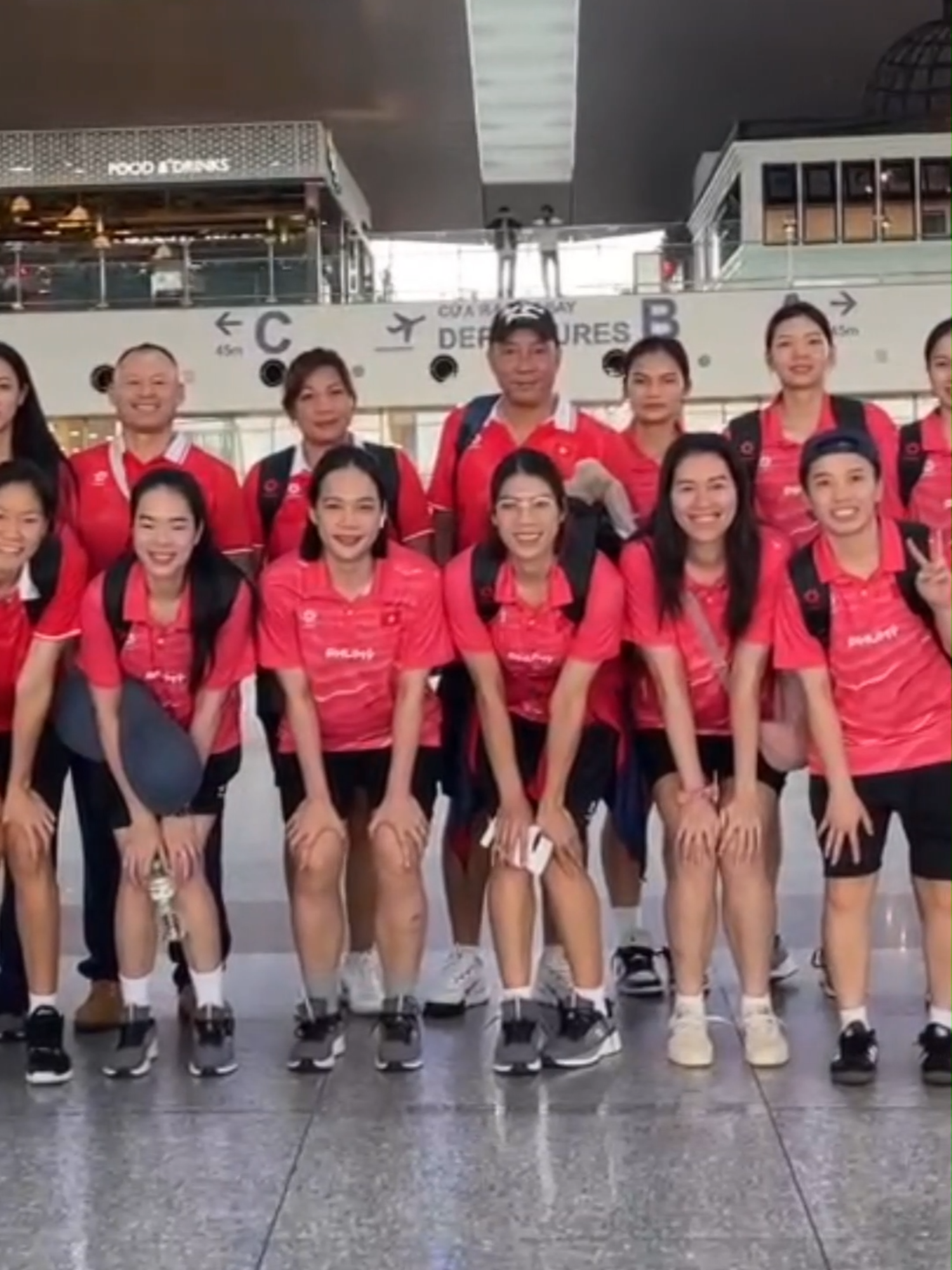 Đội tuyển bóng chuyền nữ Việt Nam lên đường sang Thái Lan tham dự giải Vô địch Thế giới 2025 #bongchuyenvietnam #SportOntiktok #bongchuyen #FIVB