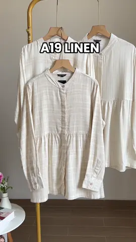 ✨ Mau nggak sih punya kemeja secantik ini, tapi harganya cuma 70 ribuan?  A19 Linen Kerah Shanghai Babydoll dari Laroche hadir dengan desain elegan, cutting babydoll manis, plus bahan linen premium viral yang adem & nyaman 🤍. Kancing aktif bikin bisa dipakai rapi sebagai tunik atau santai jadi outer. Mulai 70 ribuan aja, minimal 4 pcs udah bisa jadi koleksi premium buat dipakai sendiri atau dijual lagi 🚀 Laroche merupakan supplier tangan pertama pakaian basic langsung dari konveksi.  Pengiriman bisa keseluruh Indonesia✨✨ #pgmta #tanahabang #metrotanahabang #pgmtagrosir #suppliertanahabang  