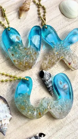 Tuming liquid resin into little works of art ✨#resinart #uvresin #resin #craft #crafting 