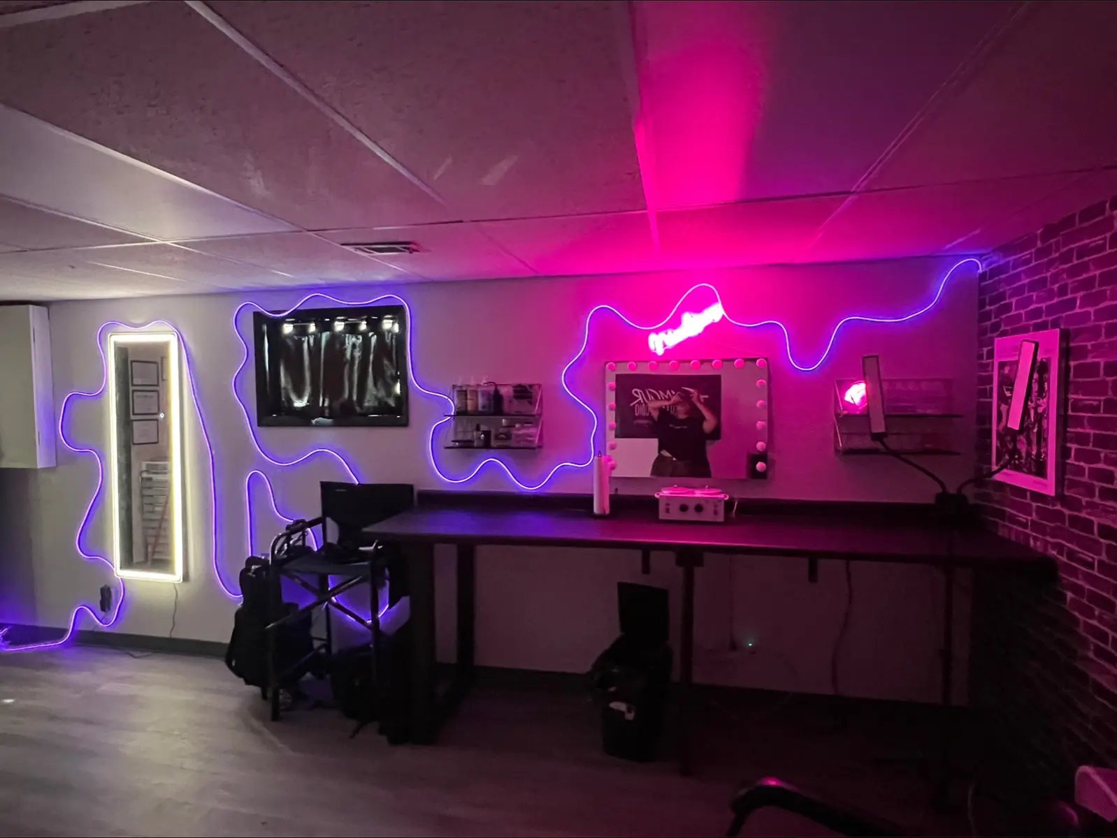 My new neon wall at my studio ✨ #soloesthetician #mua #browartist #professionalmua 