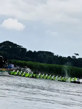নবাবগঞ্জ কালিগঙ্গা নদীতে কালকের ফাইনাল ম্যাচে বাইচ এর নৌকা কে ডুবানোর চেশটা 🚤  #video #viral #100K #viralvideo #tiktokvideoforyou #nowkabais #foryou #tiktok #forever #fyp #fuuuuuuuuuuuuuuuuuuuuuuuuuuuuuuuuuup 