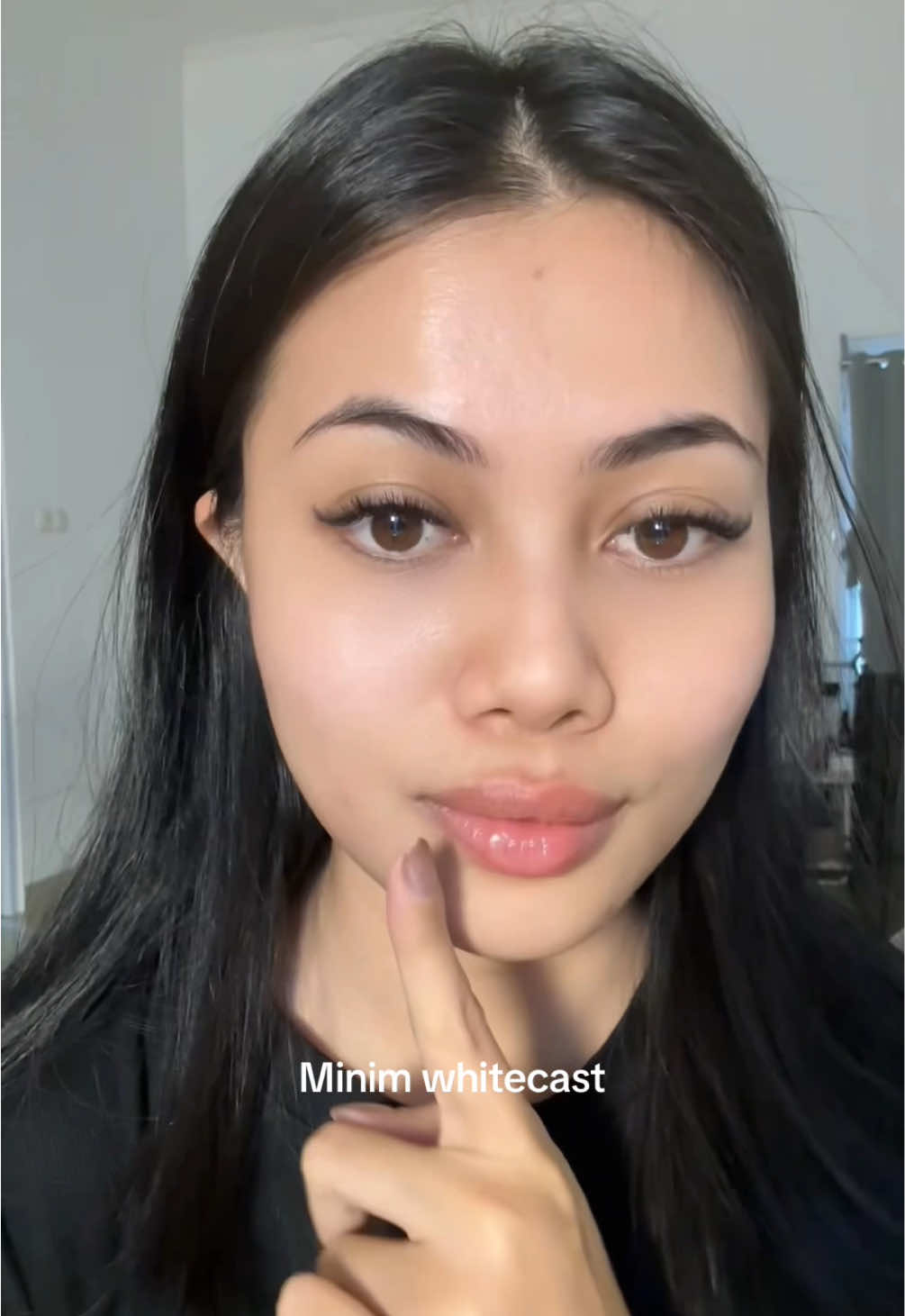 Banyak sunscreen yang bikin make up cakey tapi Amaterasun  sunscreen ini malah enak banget buat skinprep karena ngasih pore blurring yang bagus banget @Amaterasun ❤️