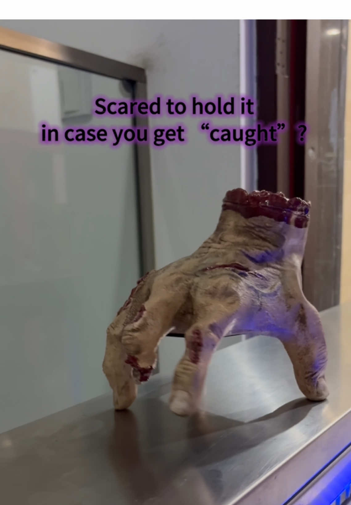 Halloween pranks?Severed hand’s here!Go!#Halloween #scare #prank #decor #scream 