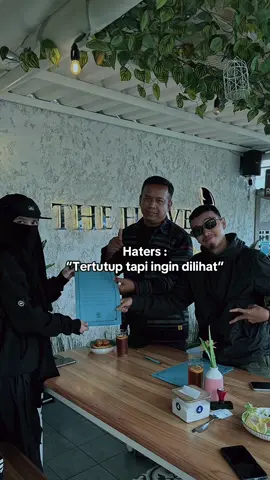 Hihihihihi sesekali