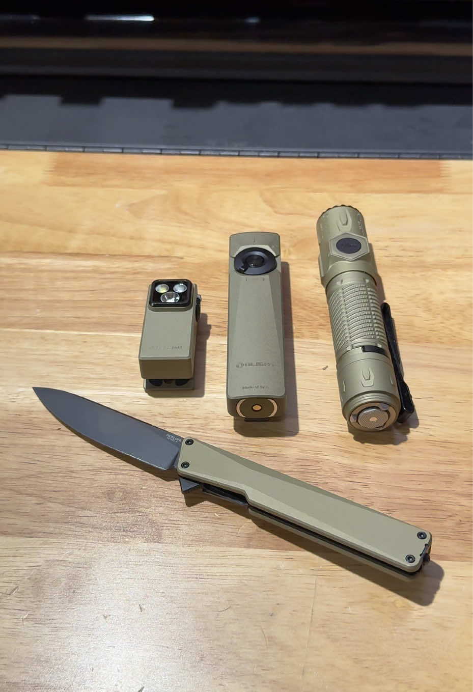 The brand new Aion From @OKNIFE is the perfect #edc to carry with your #arkfeldultra from @OLIGHT 