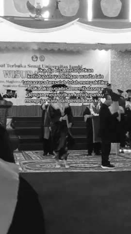 yang menyelamatkan wanita hanyalah pendidikan dan karir🫶🏻