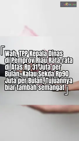 Wah, TPP Kepala Dinas di Pemprov Riau Rata-rata di Atas Rp 31 Juta per Bulan, Kalau Sekda Rp90 Juta per Bulan, Tujuannya biar tambah semangat Sejak 2023, Pemprov Riau telah menaikkan Tambahan Penghasilan Pegawai atau TPP untuk ASN! Tujuannya? Meningkatkan kesejahteraan dan semangat kerja ASN! Sekda: Rp90 Juta/bulan, Kepala Dinas Rp31,8 Juta/bulan, Kepala Inspektorat: Rp40 Juta/bulan, Kepala Bappeda: Rp37 Juta/bulan, Kepala Biro: Rp26 Juta/bulan, Kepala Seksi/Subbagian: Rp11,9 Juta/bulan,  Direktur RS: antara Rp12 – 24 Juta/bulan. Semua ini di luar gaji pokok loh! Kebijakan ini berdasarkan UU ASN dan harapannya pelayanan publik jadi makin bagus. Tapi... publik pun penasaran... Apakah kinerja bakal sebanding dengan kenaikan penghasilan? Menurut kamu, TPP segini wajar nggak? Komen pendapatmu di bawah ya! Baca selengkapnya di goriau.com https://www.goriau.com/berita/baca/pemprov-riau-naikkan-tpp-asn-di-luar-gaji-kadis-dapat-rp318-juta-per-bulan-berikut-daftar-lengkapnya.html #ASN #riau #fypシ゚ #beritaviral #pemprovriau 