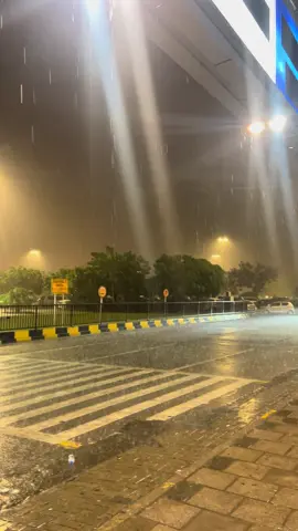 #karachi #airport #barish 