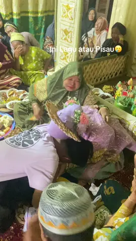 Satu satunya anak perempuan dikeluarga, satu satunya anak yang menikah tanpa Mama😥 Al-Fatihah Mama🫶🏻🥰#fyppppppppppppppppppppppp #isurgakuadalahibuku #sayangmamapapa❤️❤️❤️ #bugistiktok 
