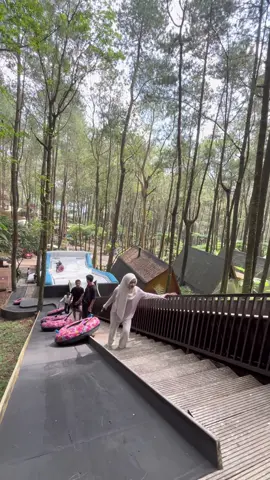 Yuk main perosotan seru di Kopeng Treetop Adventure Park #kopengtreetop #kopengteetopadventurepark #wisatajawatengah #wisatakopeng #wisatasalatiga 