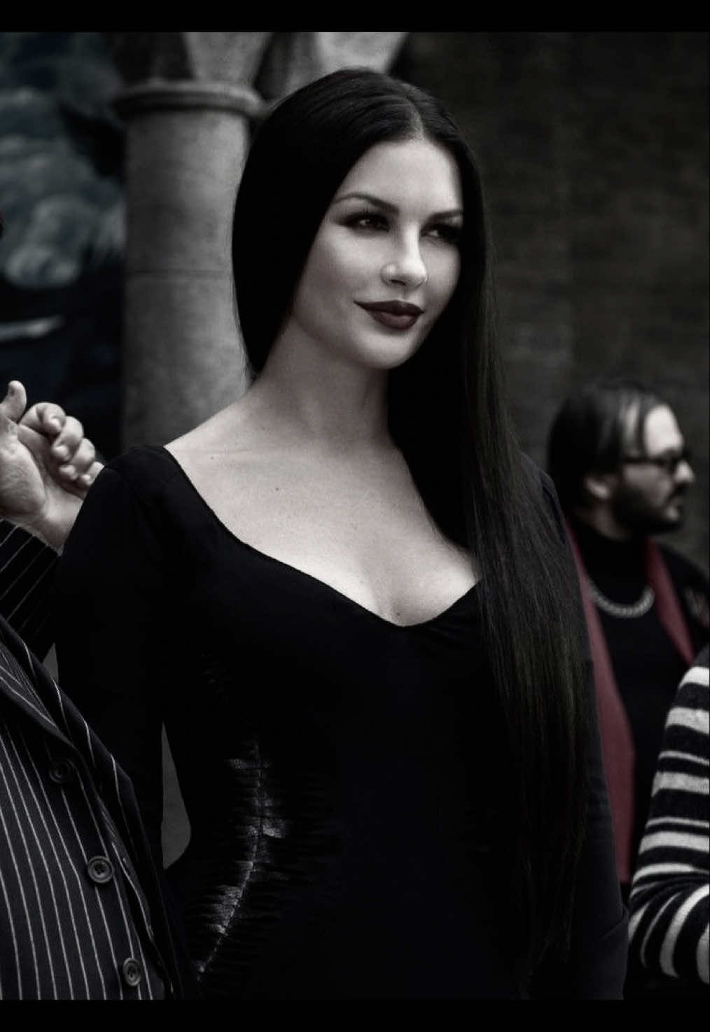 Lit☕️ . . . . . . . . . . . . . .  #wednesday capítulo 1  #catherinezetajones #morticiaaddams #Merlina #fyp @silviaa🍒 @CatherineZetaJones 