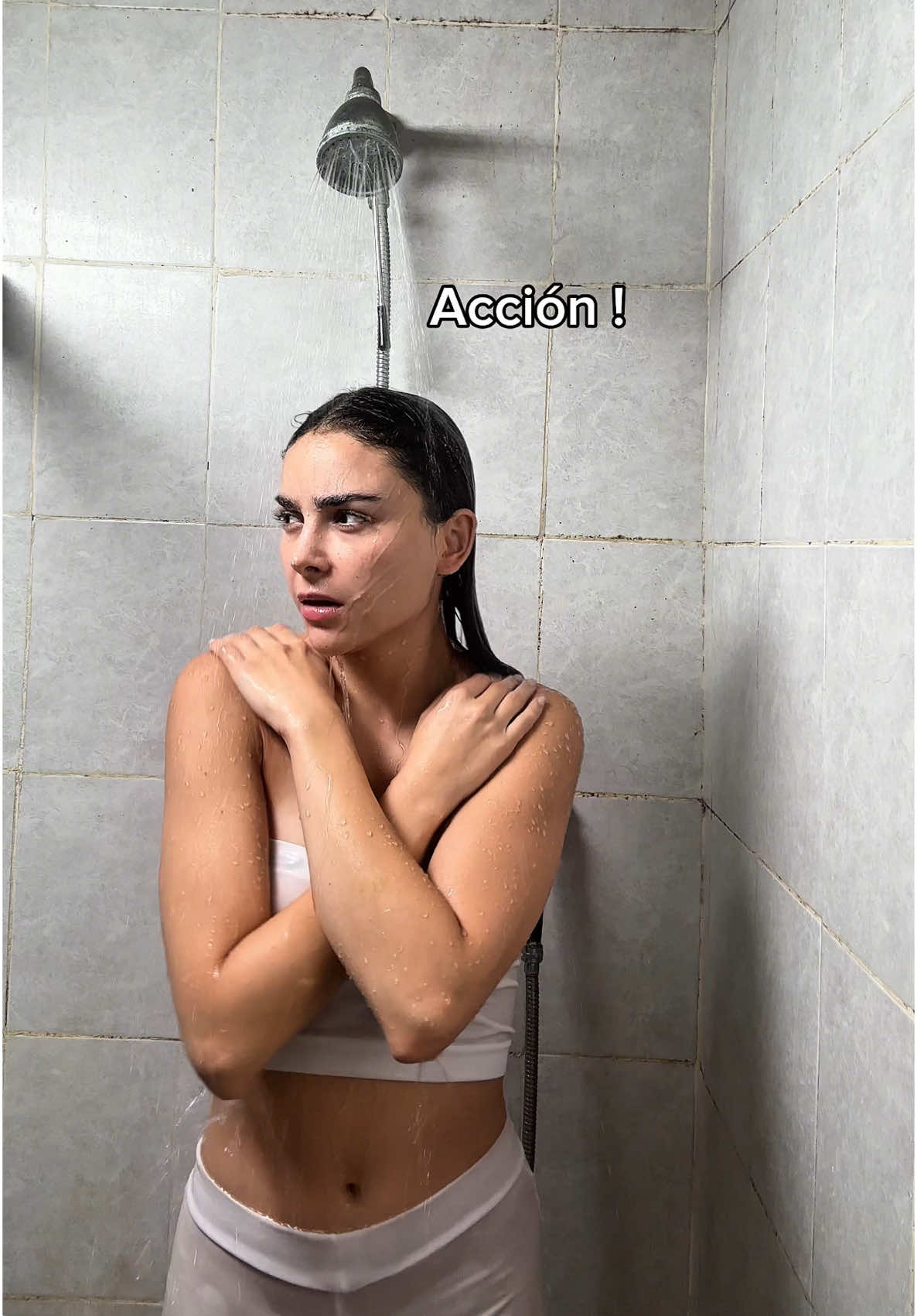 Así es grabar escenas de regadera! #vida #vidadeactriz #actriz #detrasdecamaras #behindthescenes 