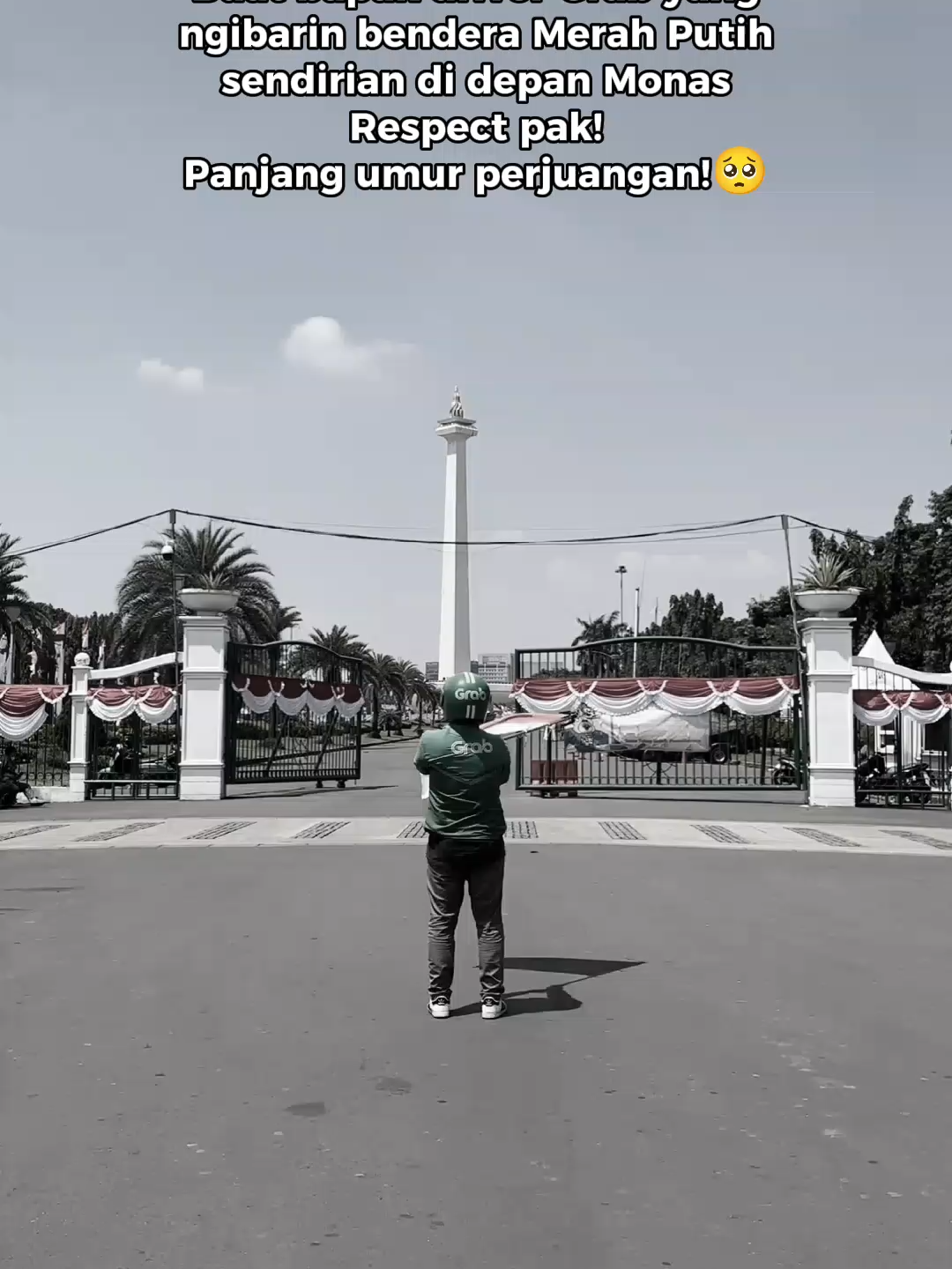 Bikin Mewek! Buat bapak driver Grab yang ngibarin bendera Merah Putih sendirian di depan Monas, Respect Pak!  Panjang umur perjuangan!🥺🇮🇩