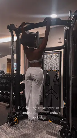 One of these back days gone lead to my first un assisted pull ups #backday#backworkoutforwomen#pullups#gymgirl #creatorsearchinsights  