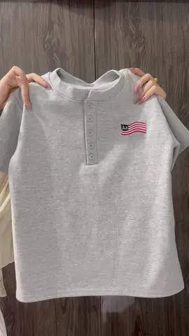 Áo thun babytee chỉ 5.5 cành săn lẹ mấy bà ui, phối quần suông hay chân váy đều xinh nha .Màu xám tôn da, trắng , đen basic ạ #xuhuong #moingaymotoutfit #tiepthilienket #viralvideo #aobabytee 