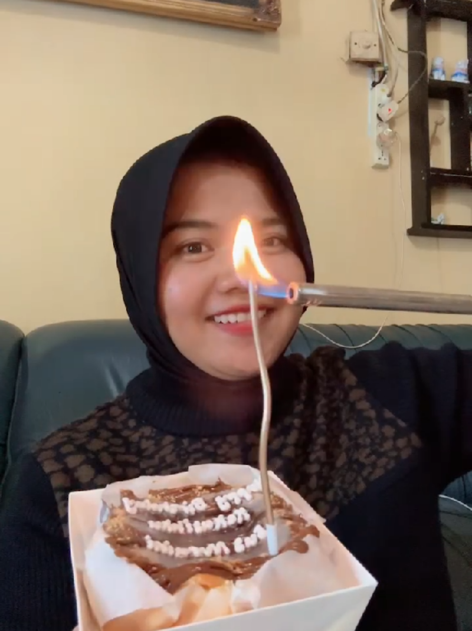 my birthday ke-28 thn 🎂🥳 masih keliatan muda lah ya 🤣😂 #mybirthday #birthday #birthdaygirl #happybirthday 
