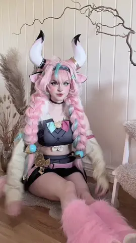 Thanks again to everyone who’s following me and supporting me🩷💞💗🎀 I love you x  . . . #cosplay #genshin #hoyoverse #varesa #varesacosplay 