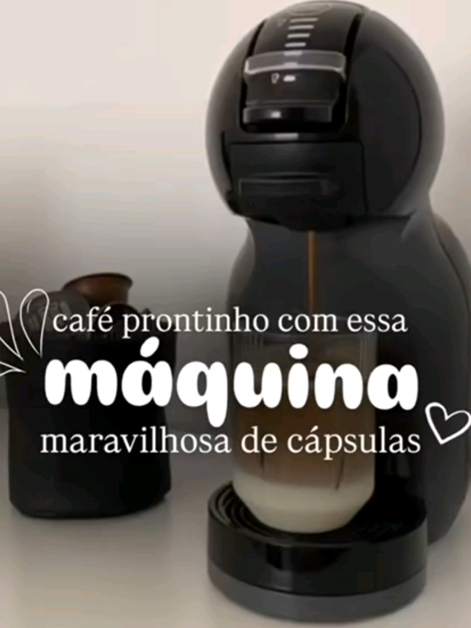 ☕✨ Café de cafeteria sem sair de casa! Com a Arno Dolce Gusto você prepara bebidas incríveis em segundos: cafés, cappuccinos, chocolates e muito mais. 💖 👉 Praticidade, estilo e sabor em um só produto! #Cafeteira #DolceGusto #Arno #CaféEmCasa #TikTokShop 