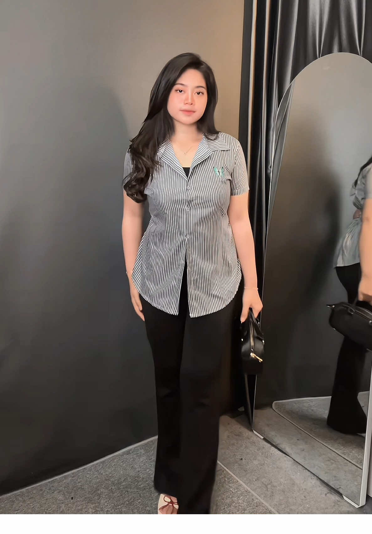 sumpah murah banget ga yang panas ga yang tebel bgt, pliss wajib punyaa😭🙏🏻 #kemejaviral #kemejawanita #kemejamurah #kemejawanitakekinian 