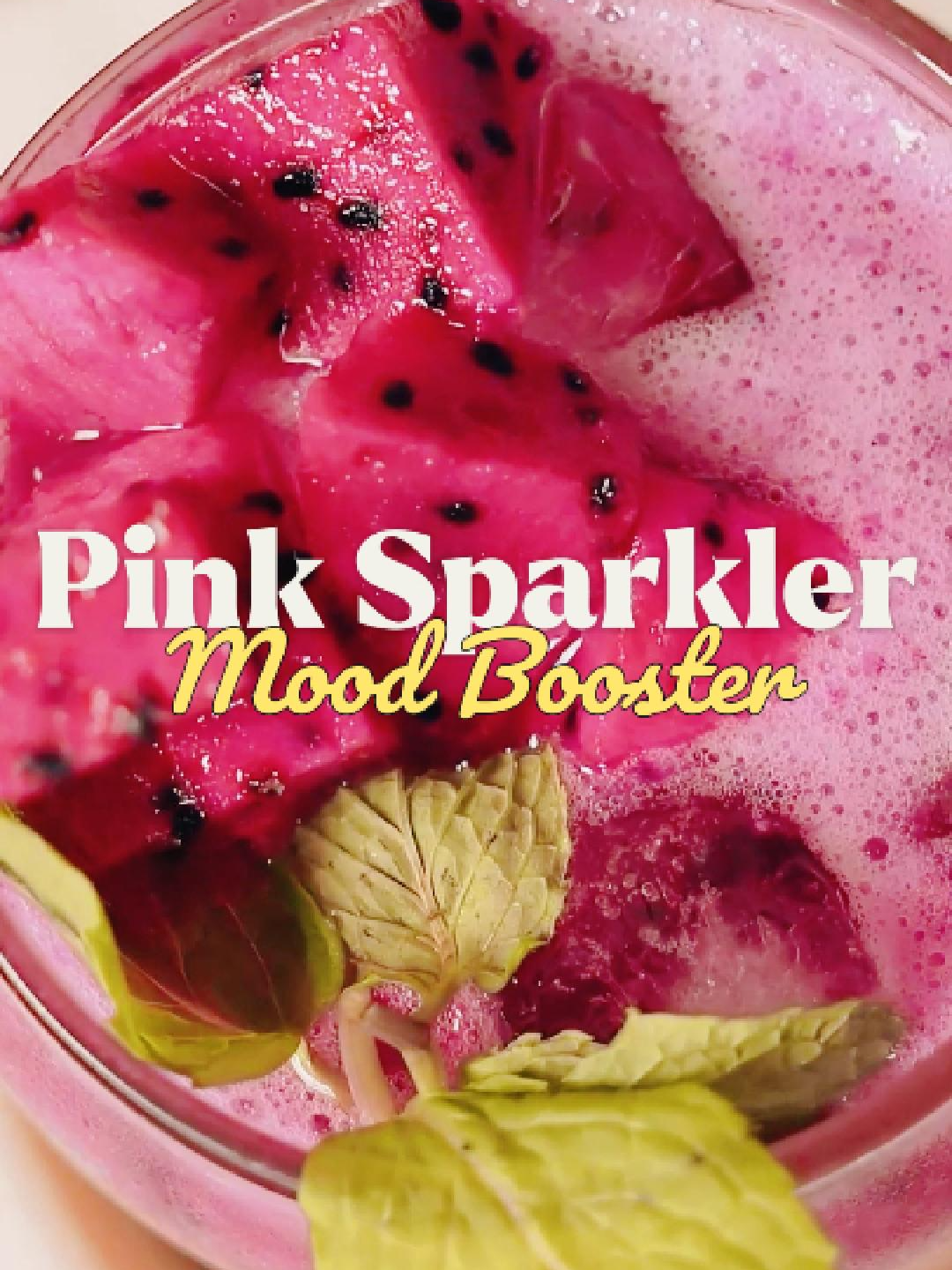 PINK SPARKLER 🩷✨ | Dragon Fruit Cooler Minuman fresh, senang sangat nak buat, sesuai gila untuk content aesthetic korang musim panas ni 🔥  Resipi (1 gelas): • ½ biji buah naga merah - blend jadi puri • 1 hiris lemon • Air soda / sparkling water secukupnya #myguudkitchen #dragonfruit #drinksoda #sparklingwater #airviral #resepisimple #minumansegar