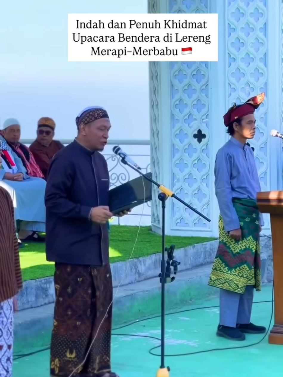 Tatkala bendera merah putih berkibar di lereng Merapi-Berbabu, kita pun teringat bahwa kemerdekaan bukan hadiah, melainkan titipan. Penuh khidmat kita berdiri, melanjutkan doa dan pengorbanan para syuhada. #salimafillah 