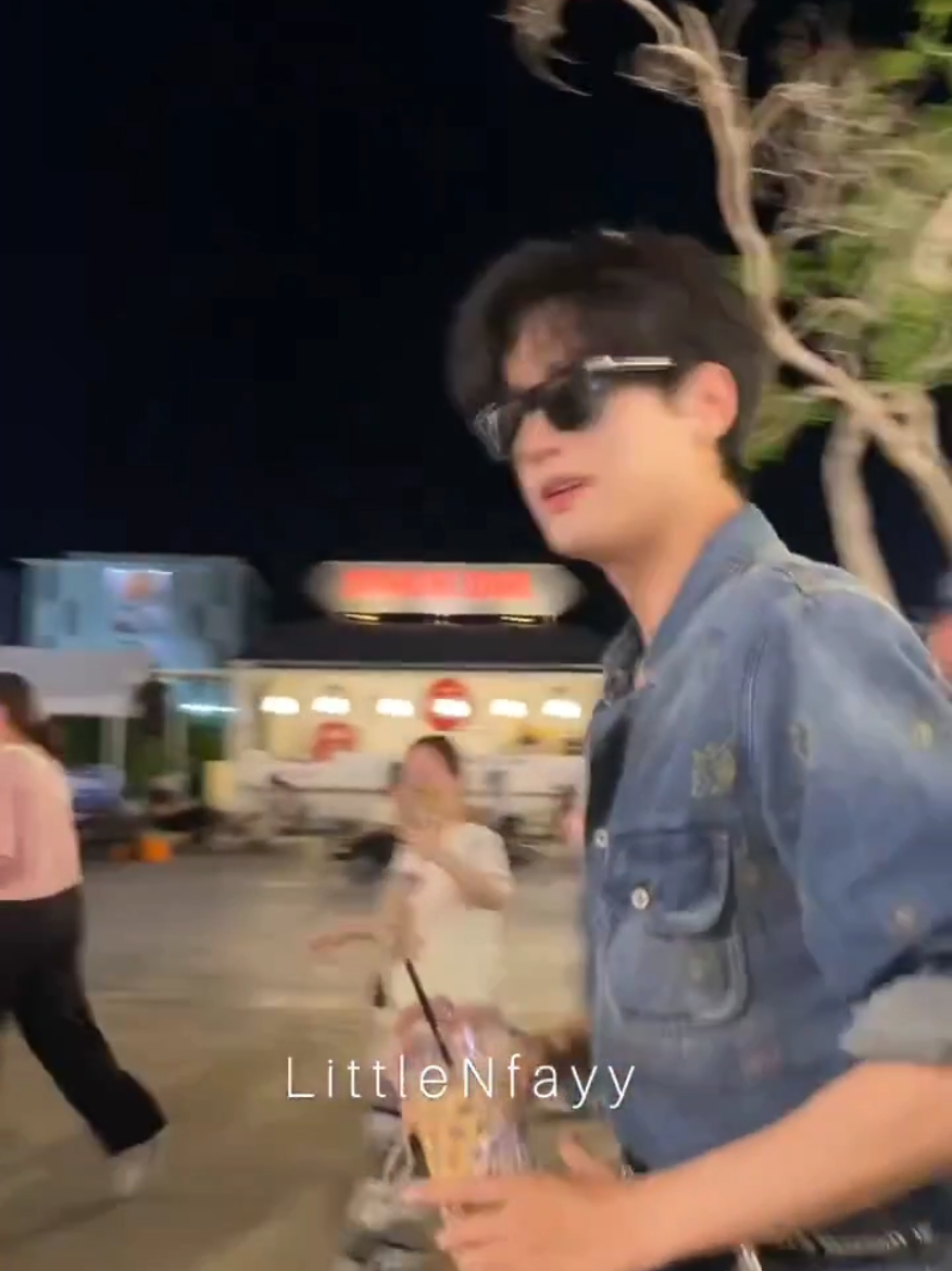 พี่จ่านโครตหล่อโครตอันตราย😎🦊 แล้วพูดสวัสดีเป็นภาษาไทยเฮียแกน่ารักมากกกไอบ้าเอ้ยย🤭😍. #zhanxuan #展軒 #จ้านเซวียน #ฟีดดดシ 