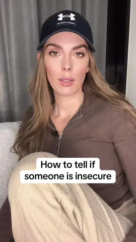 You know how you can tell someone’s really insecure? I’ll reply to your question with a personal voice note — link in bio 🎙💬  #InsecurePeople #MindsetShift #KnowTheSigns 