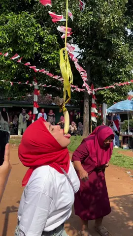lomba makan pisang hahaha jangan di liat ampe akhir ya best😭#lomba17agustus #lombaviral #panitia #17agustus #fyp 