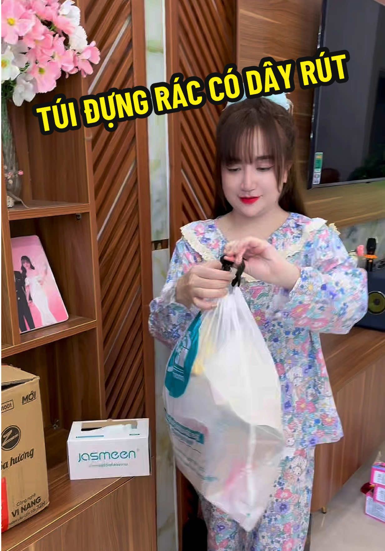 Chân ái để chứa đựng mấy cái đòn bánh của con đây…