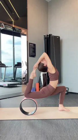 Backbend With Wheel🧘🏻‍♀️✨#krutantan #yoga #backbend #ครูสอนโยคะ 