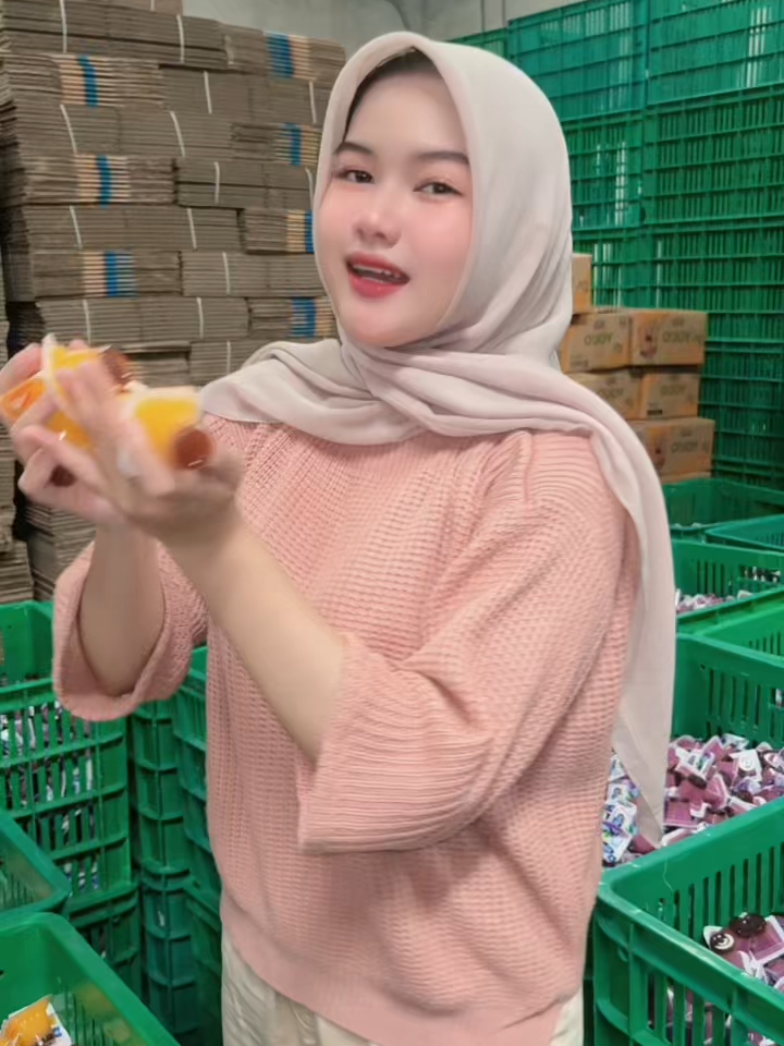 stock fress baru keluar dari mesin produksi langsung packing!! #fyppppppppppppppppppppppp #jajanankekinianmurah #promoguncang88 #makananviral #murahbanget #jajanmurah #jajanantiktok #gulaarenmurni #jualanonline #jajanansd #enakbanget #pudding #makananenak #viralllllll #hadiah #hampers #manisan