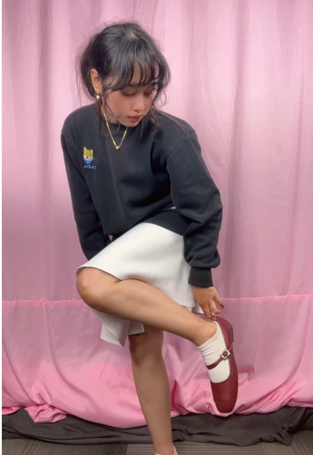 gemes banget gak sih flat shoes maroon ini dari @ROWEY 🥰❤️ udah anti slip, dipake casual atau daily juga lucu bangettt plisss ❤️😭 #fashion #OOTD #flatshoescantikk #outfitideas #flatshoes 