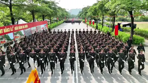 Dù nắng hay mưa cũng lamd sao cản được bước tiền của chiến sĩ chúng ta..🇻🇳 #dieubinh #xuhuong #duyetbinh #vietnam #quansu 
