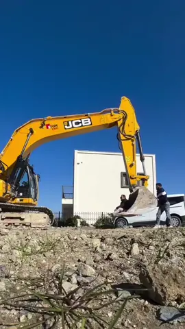 Taman bermain. 🤣🤣🤣  #operator_excavator #funnyexcavator #excavator 