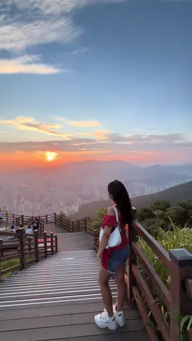 Sunset therapy 🌅#southkorea #2025 #trendingsongs #kyungsunghill❤️ #collection 
