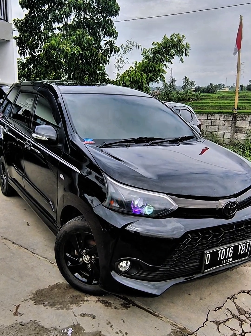 Liburan rame-rame makin gampang dan murmerrr 💯. Cuma mulai dari 250k udah bisa pake Veloz Grand, 3 baris, muat sampe 8 orang, unit bersih terawat, bisa pake driver atau lepas kunci 🤩💫 Informasi & Reservasi 📲 0896-9611-6991 #RodituTransport #ItsAllAboutExperience #RentalMobilGarut #SewaMobilGarut #ExploreGarut 
