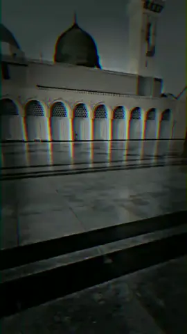 ذا نبيُ ماتَ صبراً و بكتهُ الأنبياءُ بكت الأرضُ عليهِ مثلما تبكي السماءُ من تخوم العرشِ نحوَ الأرضِ قد جاءَ نداءُ أيُها الناسُ لقد ثُلَ من الدينِ بناءُ #رسول_الله #صلوا_على_رسول_الله🤲🕋 #بغداد_بصرة_موصل_الكويت_الخليج_دبي #نجف_الاشرف #كربلاء_المقدسة 
