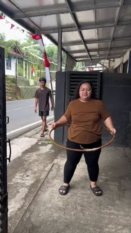 Asik sendiri 😂🥰
