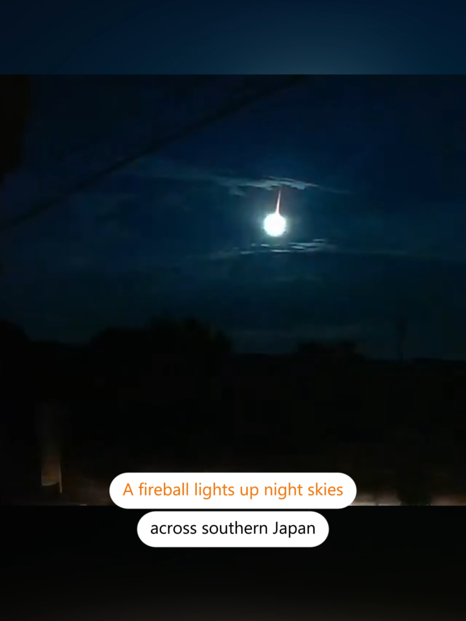 A huge #fireball lit up the sky over western #Japan on Tuesday night!  It blazed so bright, turning night into day for a sec.#Kagoshima#rarevideos#wow #foryoupage#fyp#viralvideos#viral#trending#foryou#Nippon#かごしま#Kagoshima