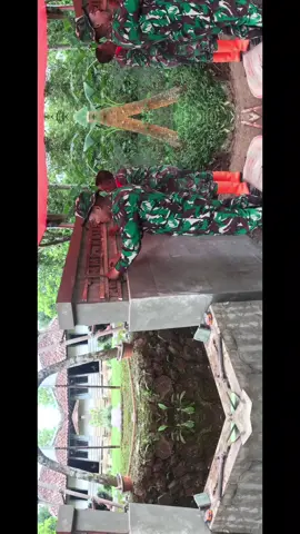 Bandung Barat | Progaram TNI Manunggal Membangun Desa (TMMD) ke - 125 yang di laksanakan Kodim 0609/Cimahi memasuki tahap akhir dengan pembuatan prasasti sebagai tanda keberhasilan program di Ds. Cikadu, Kec. Sindangkerta Kab. Bandung Barat. Rabu (20/08/25) Prasasti tersebut menjadi simbol kerja sama antara TNI, pemerintah daerah dan masyarakat dalam membangun infrastruktur serta meningkatkan kesejahteraan warga desa. #fyp #desacikadu #kecsindangkerta #kabbandungbarat 